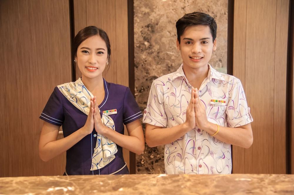 The Seasons Bangkok Huamark Exterior photo
