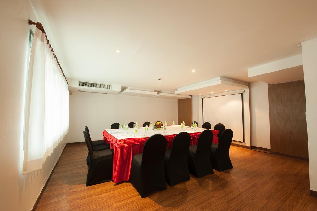 The Seasons Bangkok Huamark Exterior photo